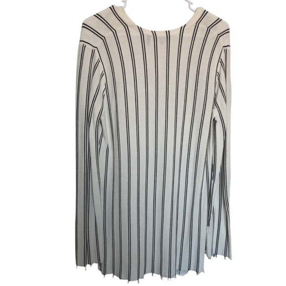 Theory luxe knit stripe v sweater- missing size tag please see measurements - Picture 3 of 9